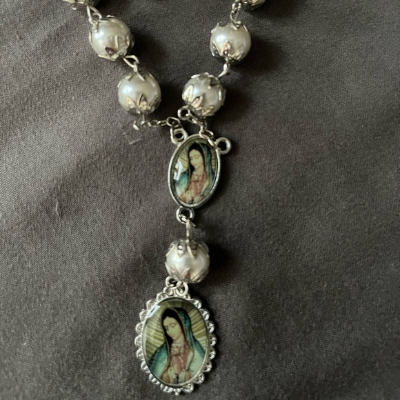 Beautifully crafted Mini Virgen of Guadalupe Rosary - Picture 2 of 3